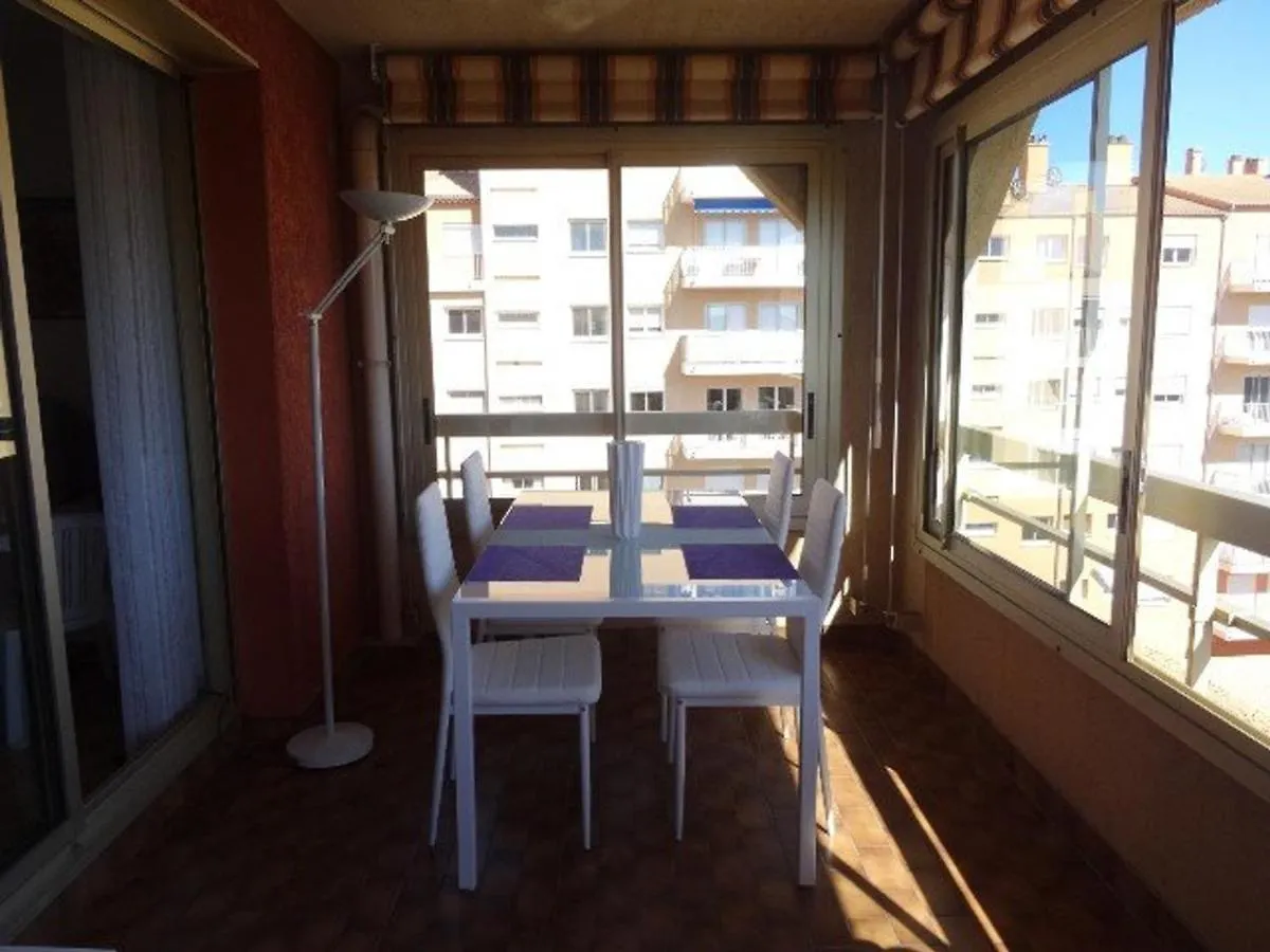 Appartement A Hyeres Avec Parking, Veranda Et Cuisine Equipee - Fr-1-335-177