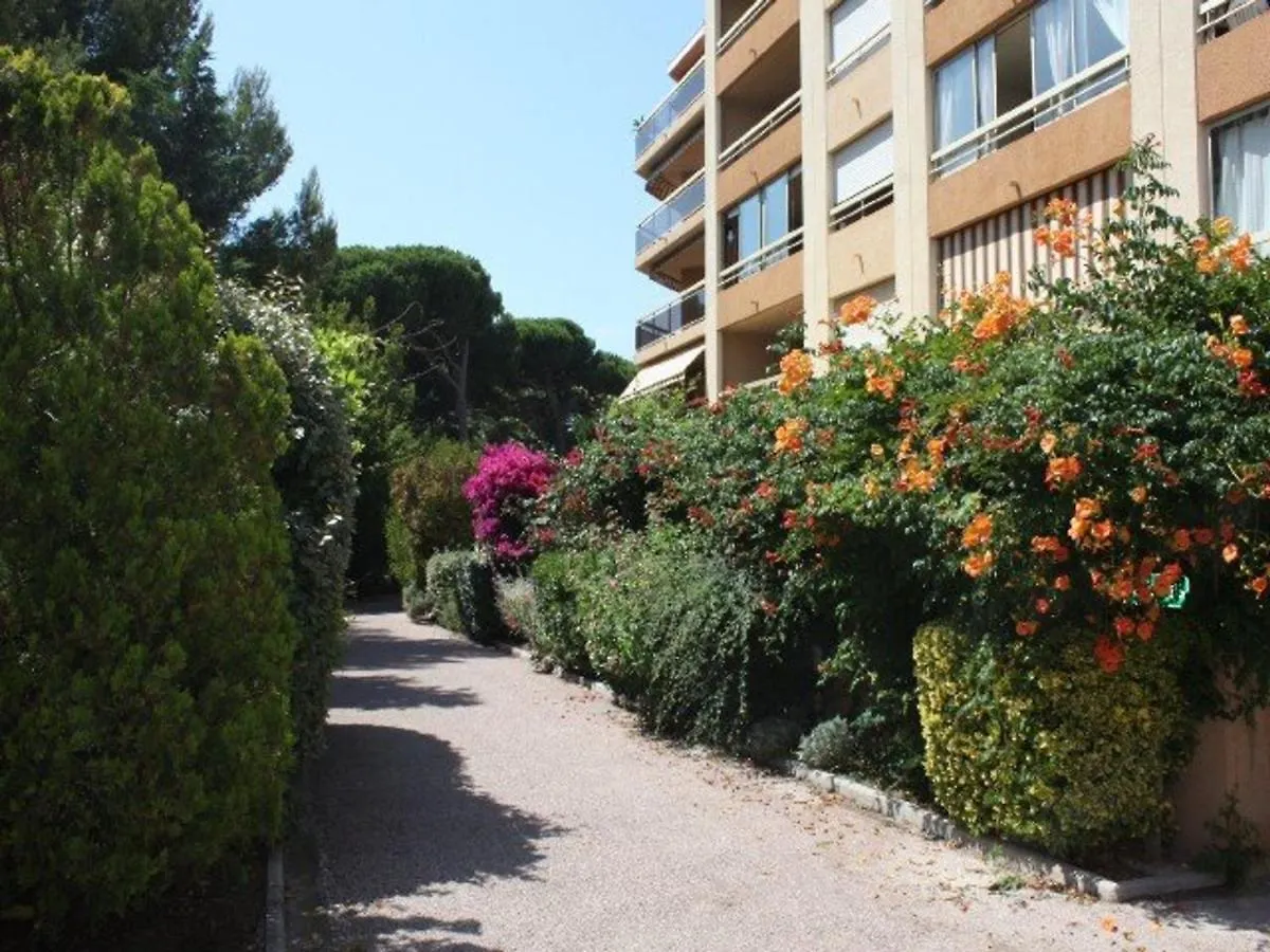 Daire Appartement A Hyeres Avec Parking, Veranda Et Cuisine Equipee - Fr-1-335-177 Fransa